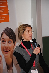Elisabeth Maier-Gabriel bei ihrem Vortrag